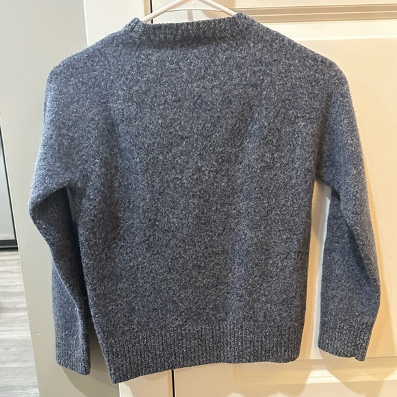 J. Crew 100% lambs wool sweater! 💙 - Picture 2 of 5